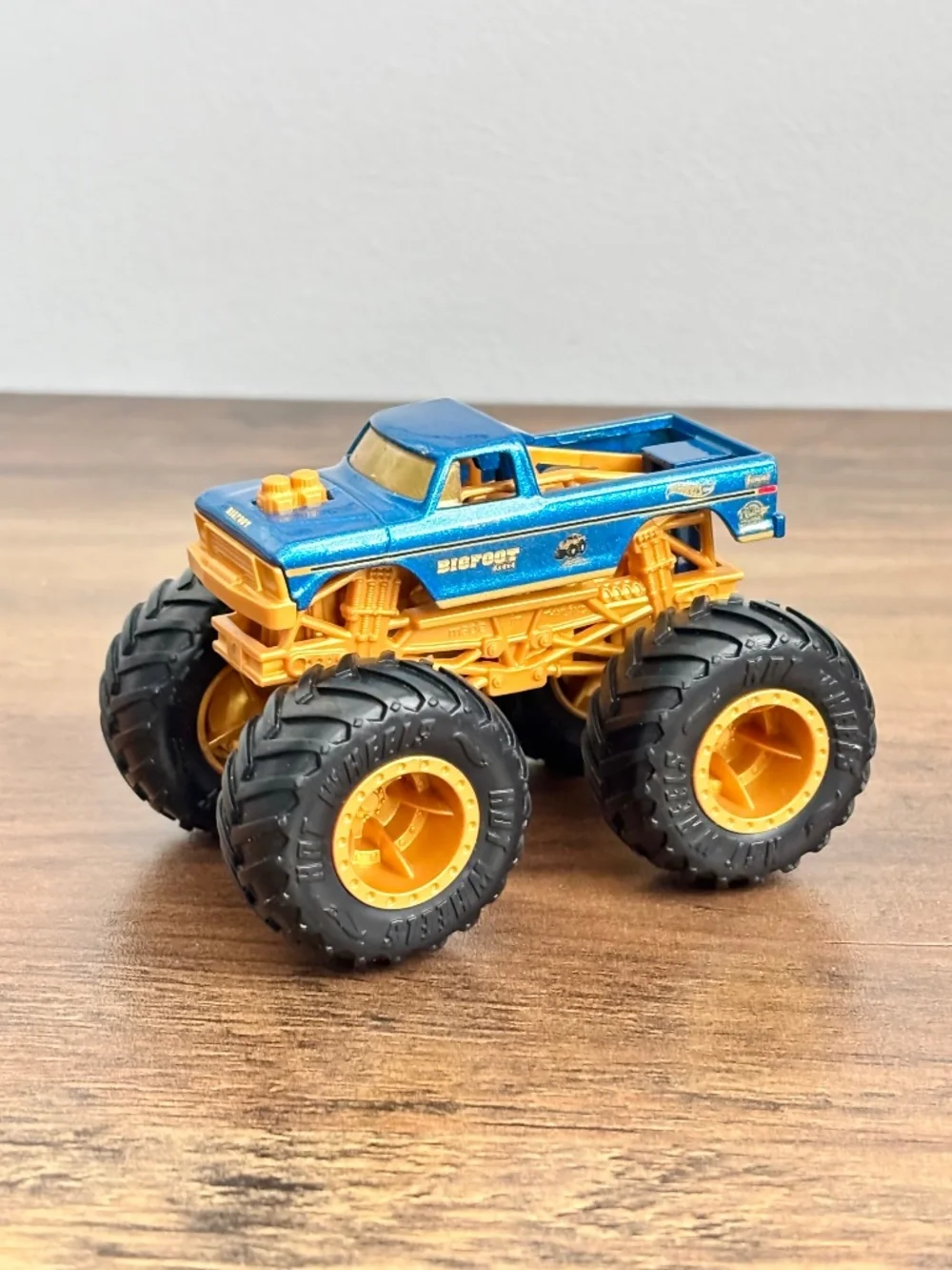 Mattel 1:64 Bigfoot Die Cast Metal Monster Truck Blue Gold Tires Hot Wheels Toy